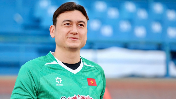 Văn Lâm tái xuất đội tuyển Việt Nam: Gặp lại đồng đội như chưa từng xa cách