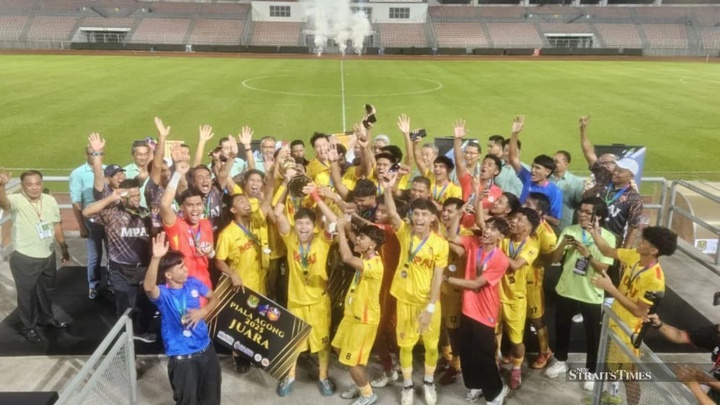 Án phạt của FIFA đe dọa làm rạn nứt nền bóng đá Malaysia