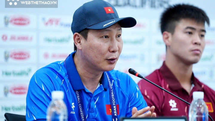 HLV Kim Sang Sik: “Bỏ ngoài tai chuyện Malaysia, Việt Nam chỉ hướng tới chiến thắng Nepal”