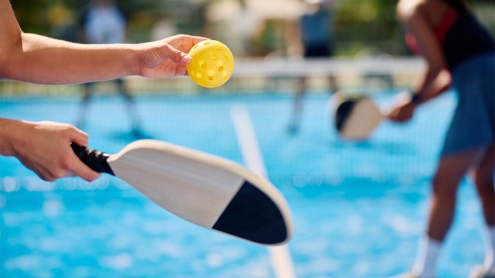 Nghệ thuật đọc vị đối thủ trong Pickleball qua hai cú giao bóng đầu tiên