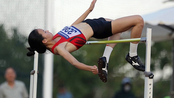 Dương Thị Thảo bay qua 3 kỷ lục nhảy cao nữ trong hai tháng khó tin