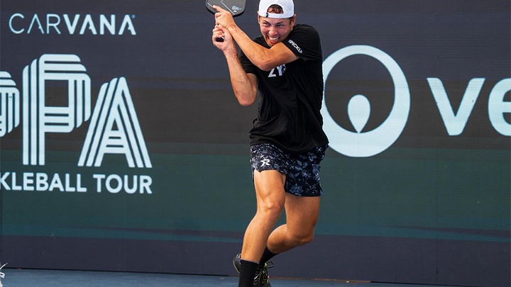 Bí quyết backhand hai tay của cao thủ pickleball Connor Garnett