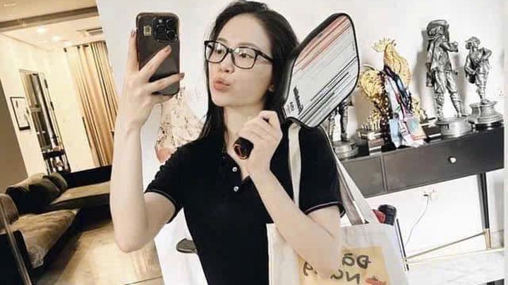 Dâu hào môn Linh Rin chi tiền "khủng" để mua vợt pickleball