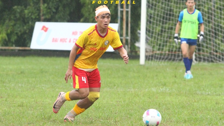 Khâu hai mũi ở đầu vẫn xung phong ra sân tại Giải bóng đá nam sinh viên toàn quốc 2025 – Cúp TV360