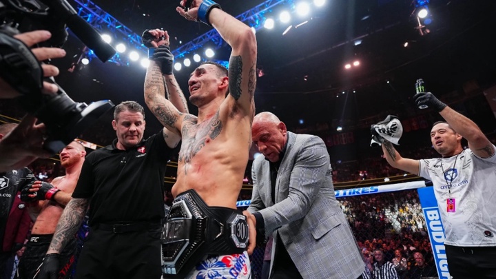 Max Holloway "tiếp chiến" lời thách đấu đai BMF của Charles Oliveira