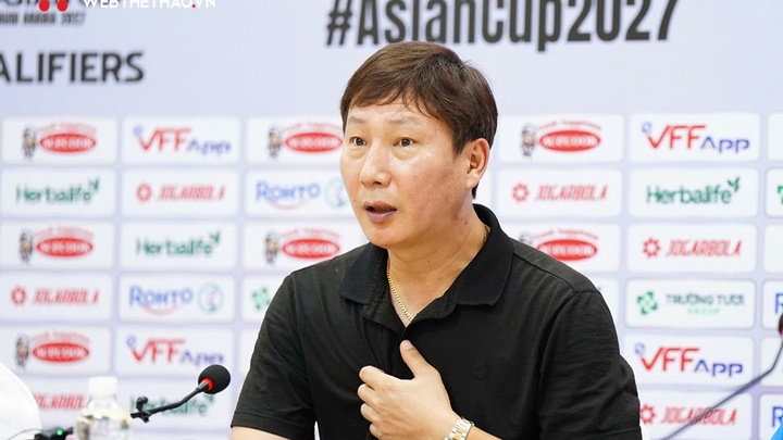 HLV Kim Sang Sik tiếc cho Tiến Linh sau thắng lợi vất vả trước Nepal