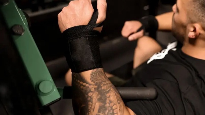 Trang bị bảo vệ khớp cổ tay và đầu gối - Chìa khóa giúp người chơi cầu lông tránh xa chấn thương