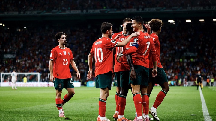 Cristiano Ronaldo vượt qua Messi để lập kỷ lục ghi bàn ở vòng loại World Cup