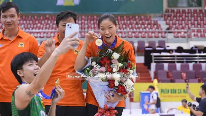 3 vai trò và dấu ấn tượng đài Ngọc Hoa trong cả 6 lần lên đỉnh bóng chuyền VĐQG của VTV BĐ Long An