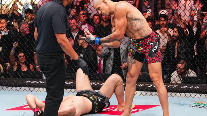 Alex Pereira mỉa mai lời biện hộ chấn thương của Ankalaev ở UFC 320