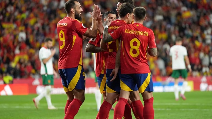 Bảng xếp hạng FIFA: Argentina vượt qua Pháp, Tây Ban Nha gia tăng khoảng cách