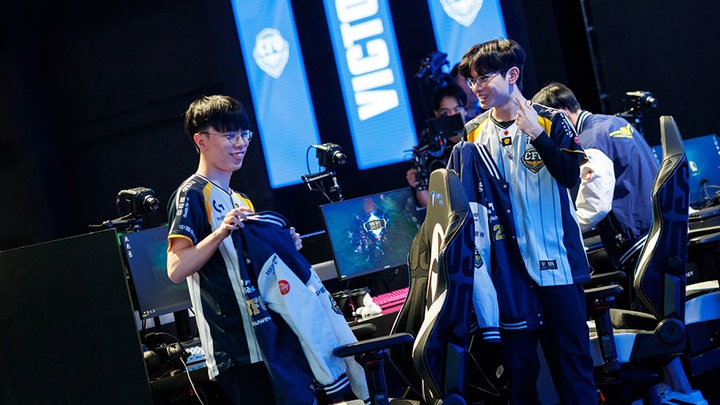 Kết quả CKTG 2025 hôm nay 17/10: CFO thua nuối tiếc, AL và KT vào tứ kết