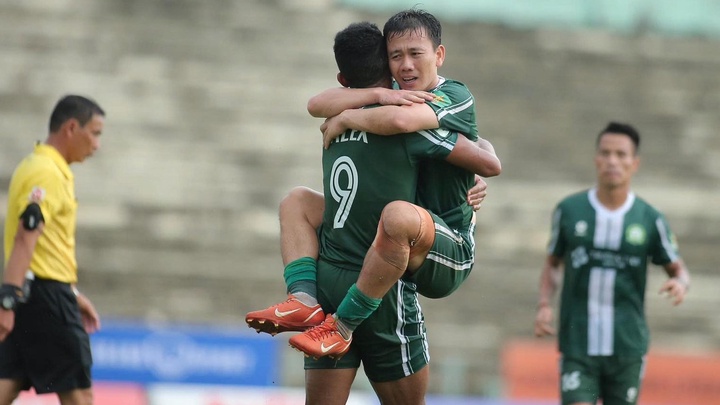 Khi Công Phượng làm “khán giả”, Minh Vương tỏa sáng rực rỡ