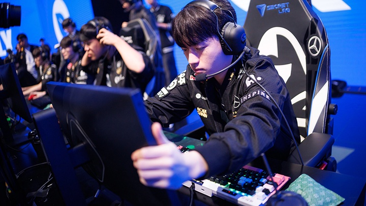 T1 Keria tiết lộ lý do không cấm Poppy trong trận đại chiến với GEN tại CKTG 2025