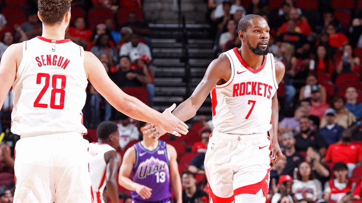 Kevin Durant vượt mặt LeBron James, trở thành cầu thủ có tổng thu nhập cao nhất lịch sử NBA