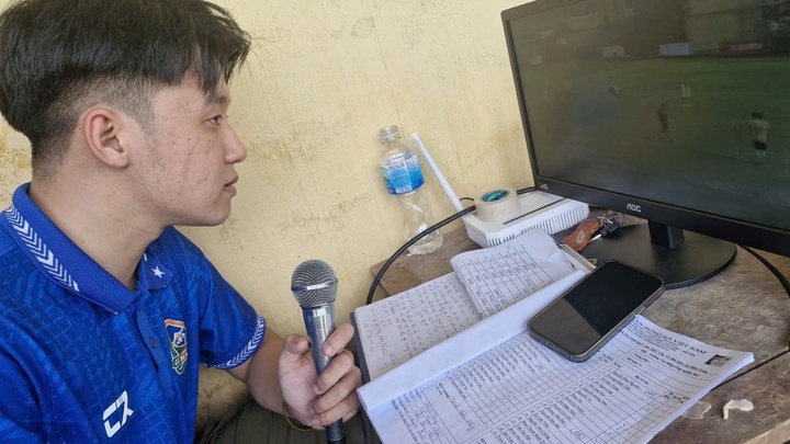 Từ chiếc loa sân trường đến micro Cúp TV360: Hành trình của “người truyền lửa” Bùi Hồng Phúc