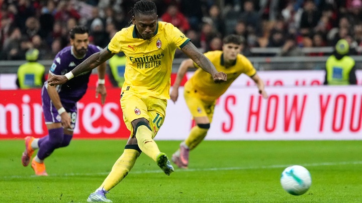 Tại sao Leao lại đá phạt đền cho AC Milan dù chưa bao giờ thực hiện?