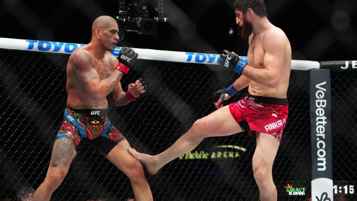 Chấn thương nghiêm trọng dẫn tới việc Alex Pereira mất đai vô địch