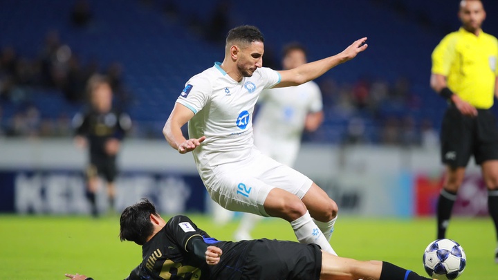 Tiền đạo cao nhất thế giới lập công muộn, Nam Định vẫn trắng tay tại Nhật Bản