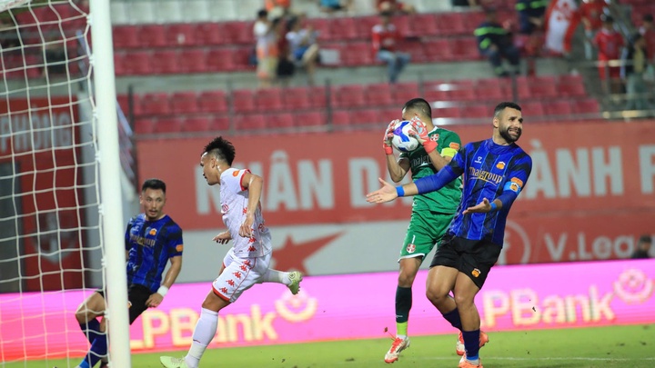 Lối thoát nào cho HAGL sau khởi đầu tồi tệ ở V.League?