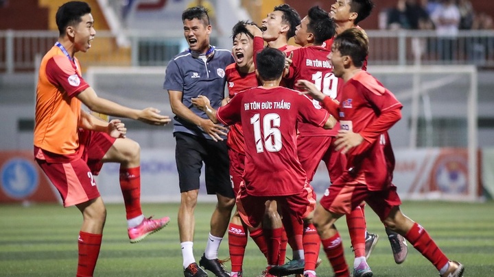 Lội ngược dòng bằng 2 siêu phẩm, ĐH Tôn Đức Thắng sớm giành vé tham dự VCK toàn quốc NUC