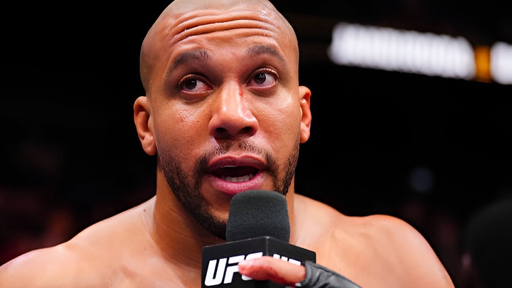 Ciryl Gane nói gì sau sự cố chọc mắt Tom Aspinall ở UFC 321?