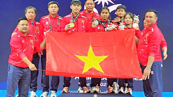 Cử tạ Việt Nam hoàn tất bộ huy chương vàng bạc đồng ở Đại hội Thể thao Trẻ châu Á