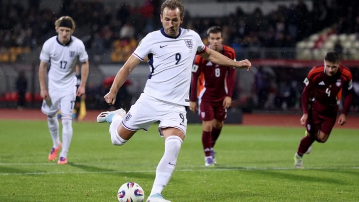 Sự "lột xác" về kỹ thuật sút phạt đền đáng kinh ngạc của Harry Kane