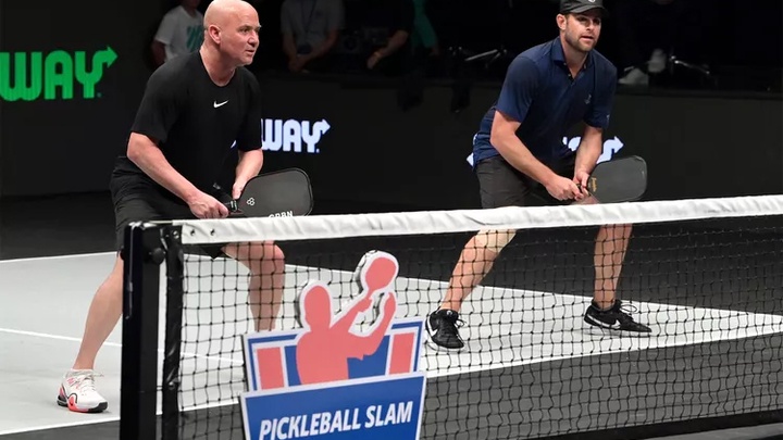 Waters đối đầu Agassi trong “Trận chiến giới tính” Pickleball tại Las Vegas
