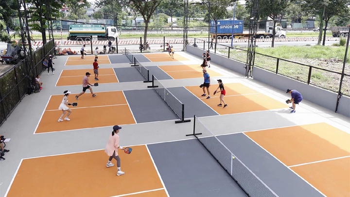 Luật Kitchen trong Pickleball: Hướng dẫn đầy đủ về khu vực cấm vô-lê (Non-Volley Zone)