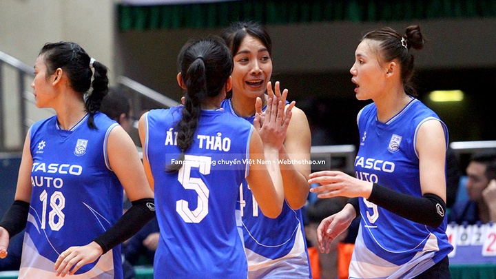 Hà Nội Tasco Auto nhận thưởng nóng sau khi đại thắng bán kết giải bóng chuyền hạng A