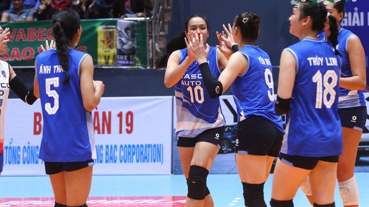 Trao giải cá nhân giải bóng chuyền hạng A 2025