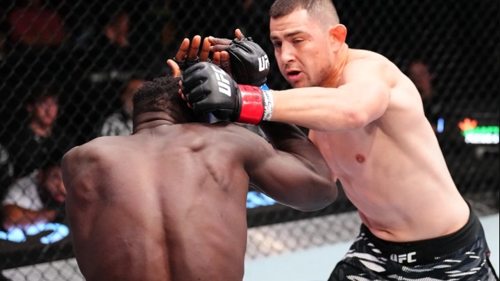 Steve Garcia hạ David Onama bằng loạt đòn bão táp tại UFC Vegas 110
