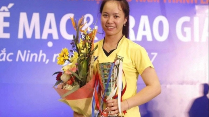 Chuyền hai Hồng Đào trở lại tập luyện sau nhiều năm vắng bóng