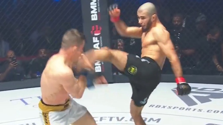 Muhammad Mokaev tung cú "đá đôi" knockout đối thủ tại Brave CF 100