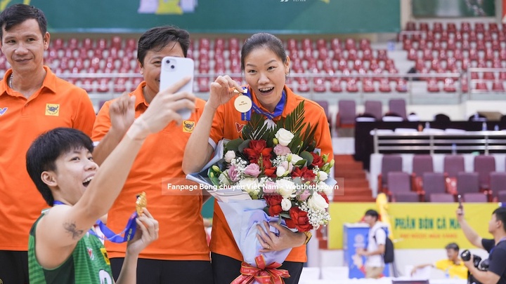 Sinh nhật tuổi 38 của tượng đài Ngọc Hoa và những cột mốc lịch sử