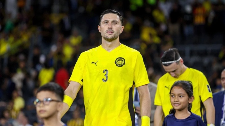 CLB Tây Ban Nha phủ nhận “bỏ rơi” trung vệ dính án nhập tịch Malaysia của FIFA