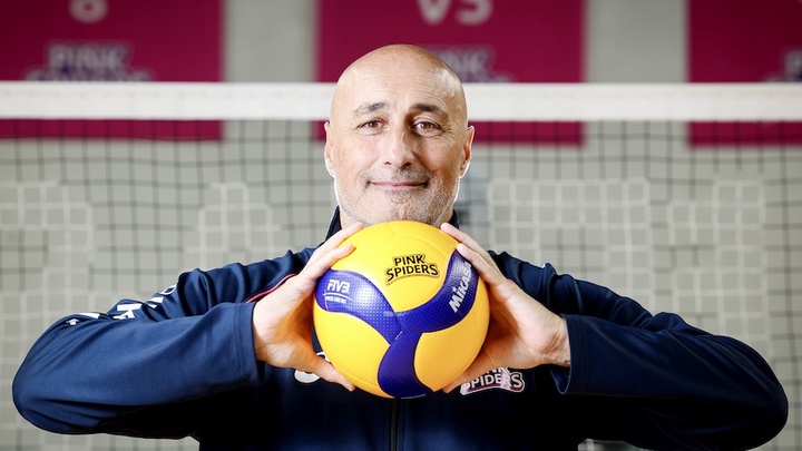 Bóng chuyền nữ Bulgaria đón thuyền trưởng mới mà cũ