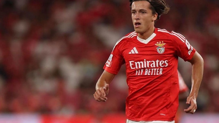 MU bị chỉ trích vì bán "bán tống bán tháo" hậu vệ cánh với giá rẻ mạt