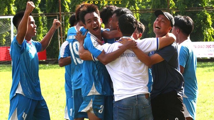 Trường ĐH Nha Trang thưởng “ngọt” cho đội bóng ra Hà Nội dự VCK NUC 2025 bằng máy bay