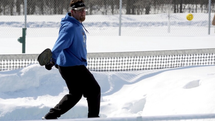 Giữ ấm, thoải mái và thi đấu pickleball hiệu quả khi thời tiết lạnh dần