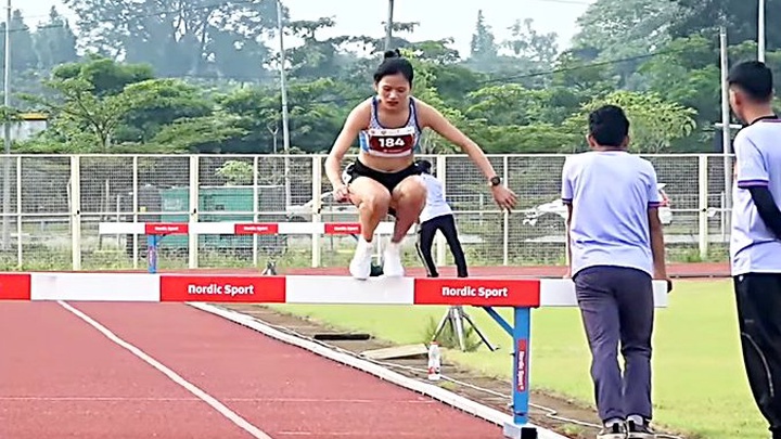 Hoàng Thị Ngọc Anh hoàn tất cú đúp HCV giải Điền kinh Trẻ Đông Nam Á 2025