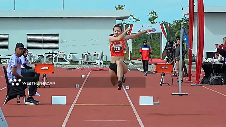 Cô gái xứ Huế Quỳnh Anh giành HCV nhảy xa 3 bước khó tin ở giải Điền kinh Trẻ Đông Nam Á 2025