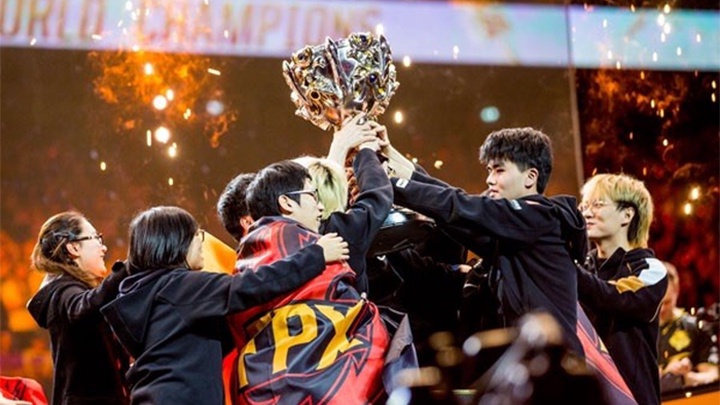 LPL mua lại suất thi đấu của FunPlus Phoenix: Lời cảnh báo cho tương lai LOL Esports?