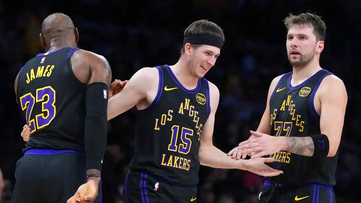 Màn trình diễn của Luka Dončić và ngày trở lại của "nhà vua" LeBron James