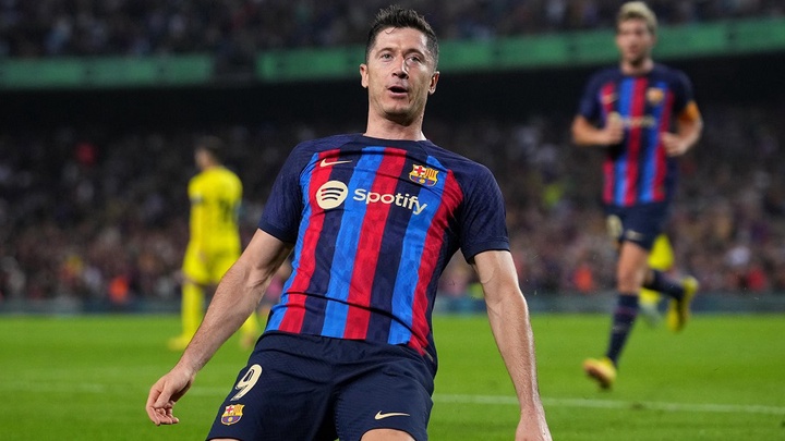 Barcelona yêu cầu Lewandowski... ngừng ghi bàn để tránh phải trả tiền