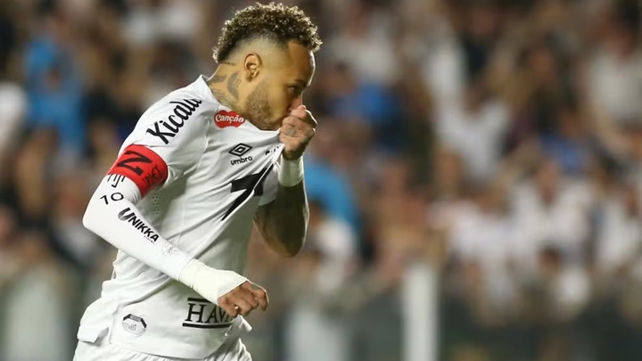 Neymar, từ người hùng ghi bàn thành tội đồ gây ra phạt đền