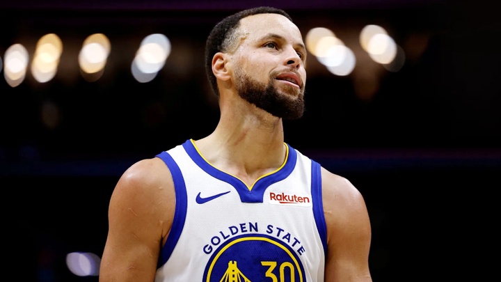 Stephen Curry vượt Vince Carter, lọt top 22 tay ghi điểm vĩ đại nhất NBA