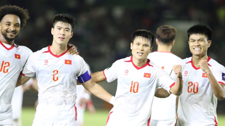 Thắng chật vật Lào, Việt Nam vẫn thăng tiến mạnh mẽ trên BXH FIFA