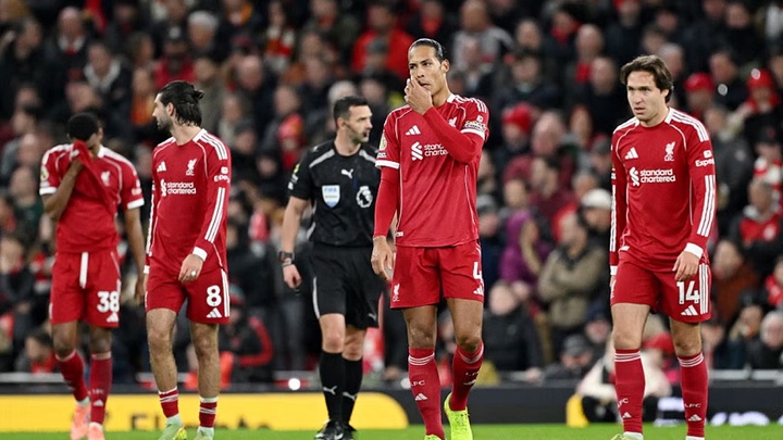 Liverpool gia nhập danh sách các đội đương kim vô địch khởi đầu tồi tệ nhất lịch sử
